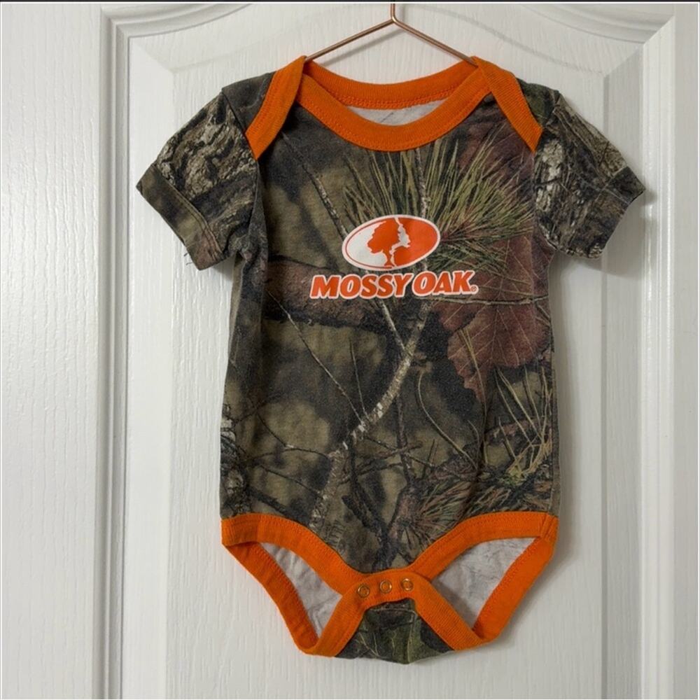 Mossy Oak baby boys' short sleeve camouflage bodysuit snap closure size 3-6month